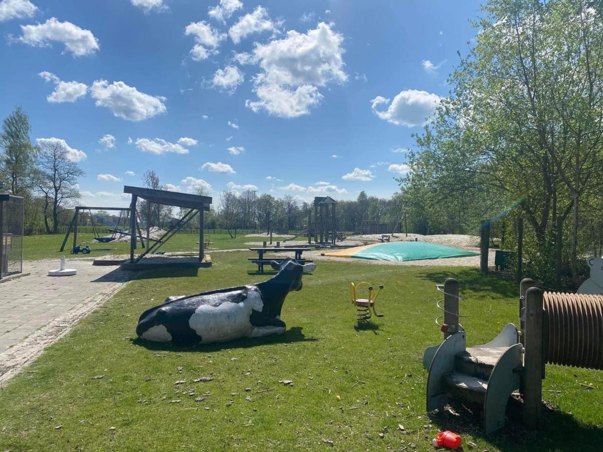 Pipowagens Bij Pannenkoekenrestaurant & Camping De Koppenjan 'Een Uniek Verblijf Met Kinderspeelboerderij' Jubbega-Schurega Exteriér fotografie