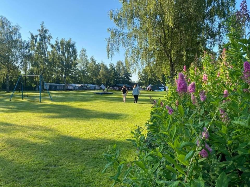 Pipowagens Bij Pannenkoekenrestaurant & Camping De Koppenjan 'Een Uniek Verblijf Met Kinderspeelboerderij' Jubbega-Schurega Exteriér fotografie